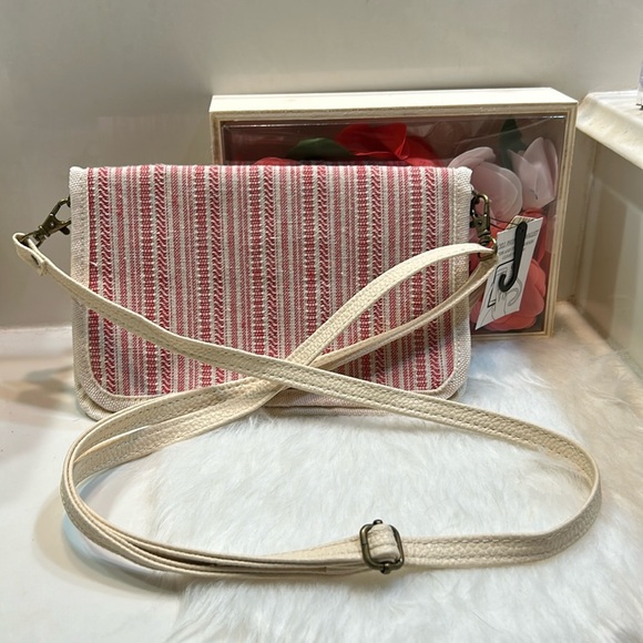 Quagga Accessories Handbags - 🎉HP🎉Cell Phone Zip Wallet Crossbody NWT